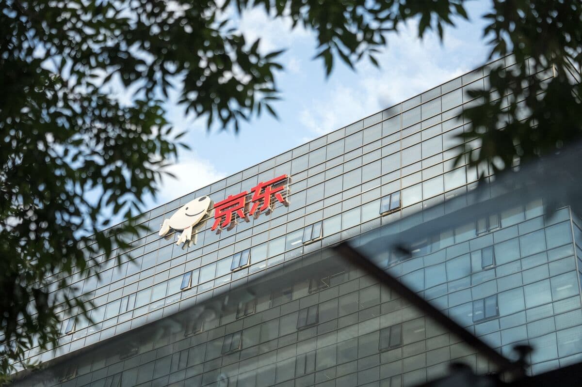 JD.com Founder Vows to Protect Chinese Jobs From AI and Robots