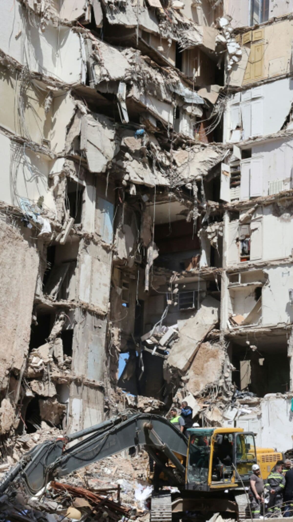 Israeli Strikes in Lebanon Strain Fragile Iran Truce