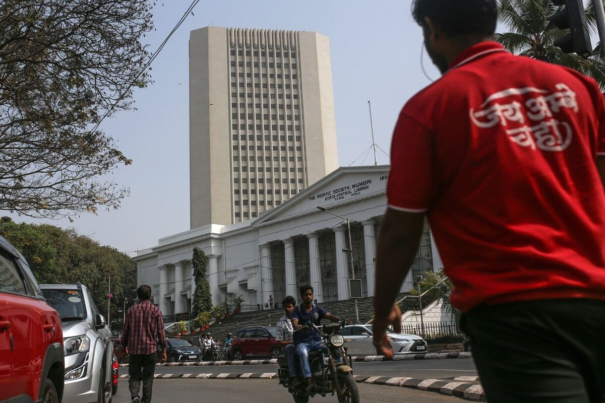 India’s RBI Tightens Rules Again for Offshore Rupee Trading