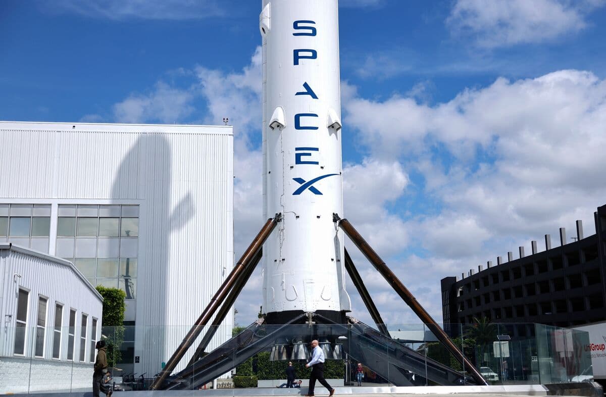 Boaz Weinstein Scores Win After UK Trust Backs SpaceX Proposal