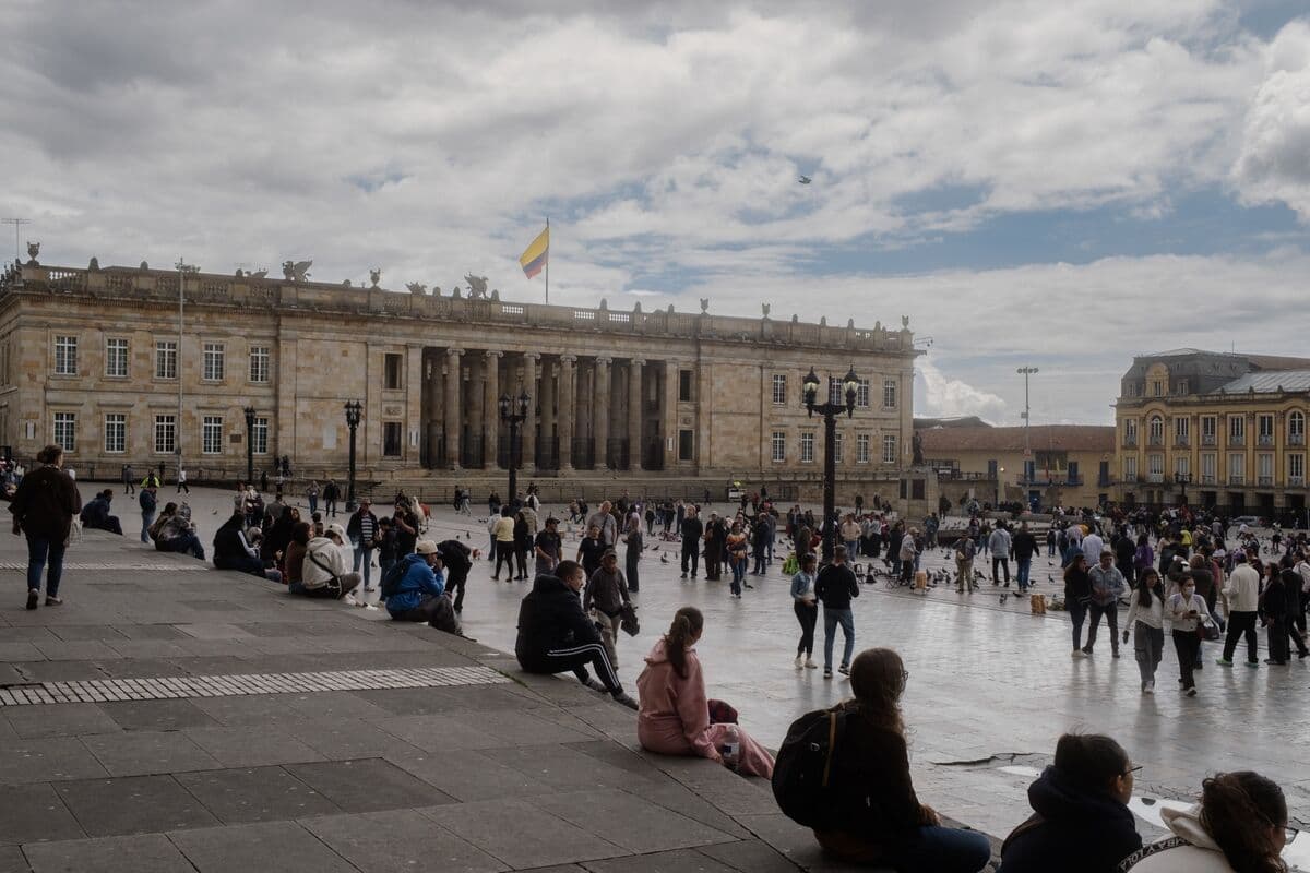 Colombia Forces Pension Funds to Cut Assets Held Overseas to 30%