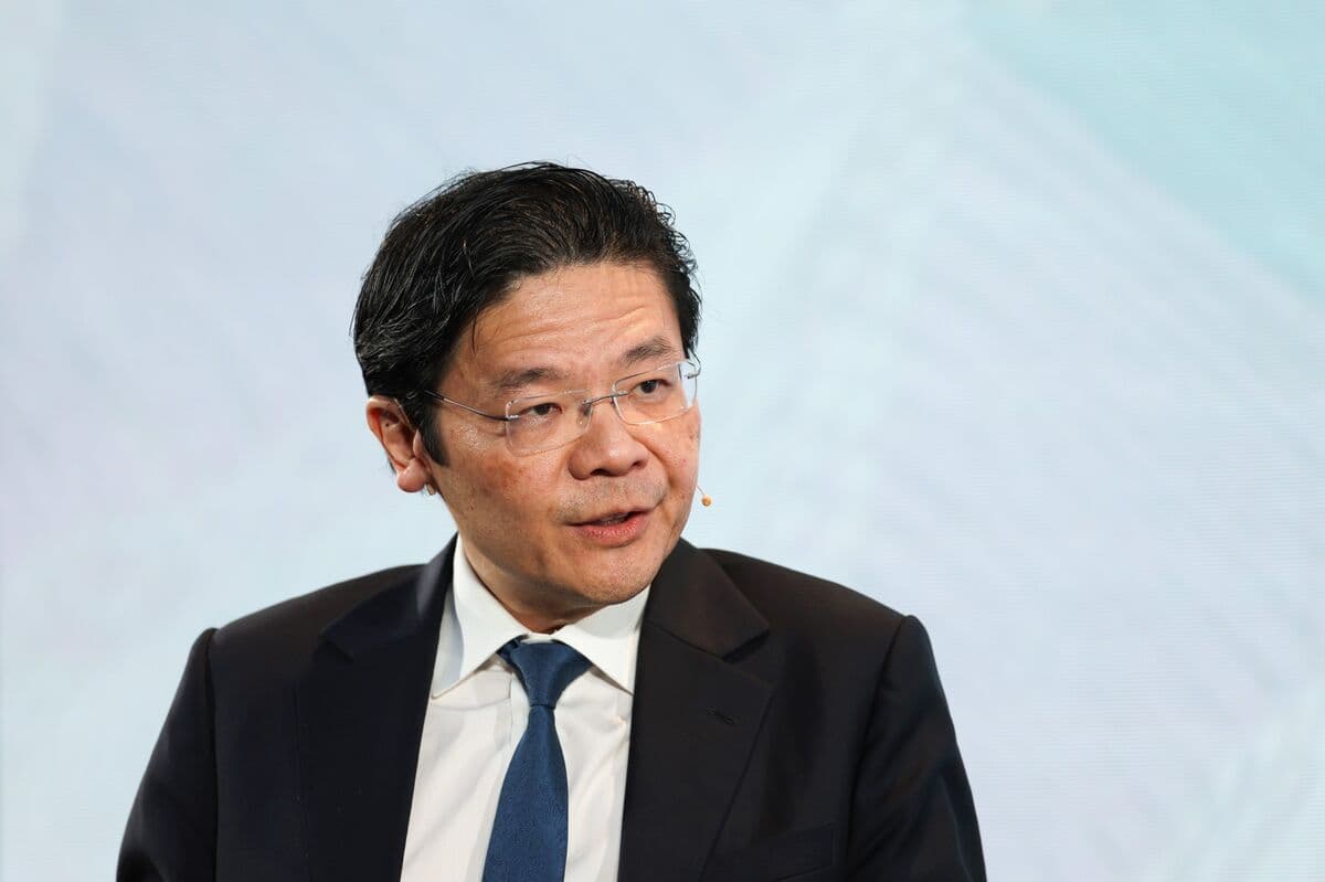 Singapore PM Warns of AI Disruptions, Vows to Support Workers