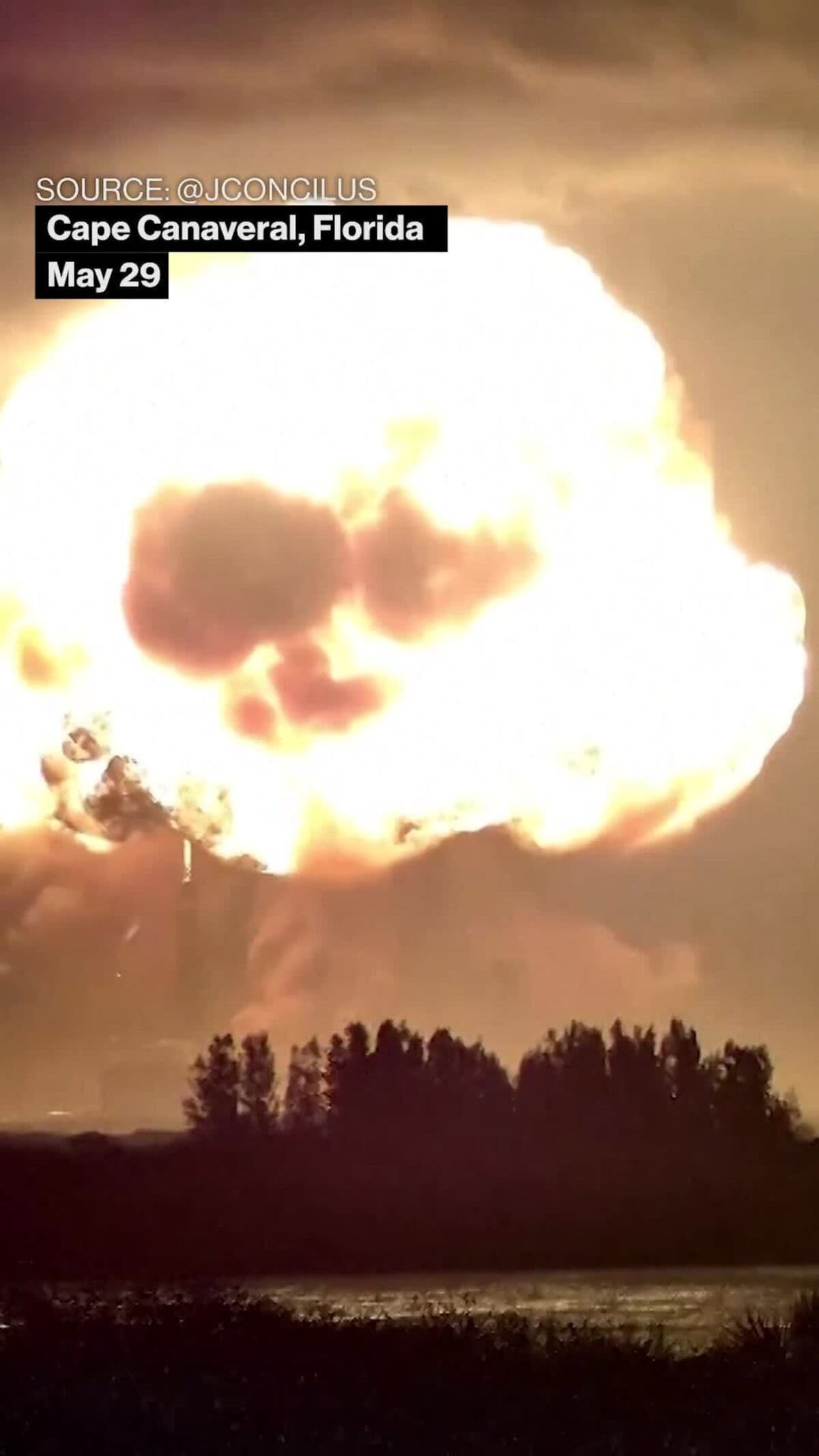 Blue Origin's New Glenn Rocket Explodes on Launchpad