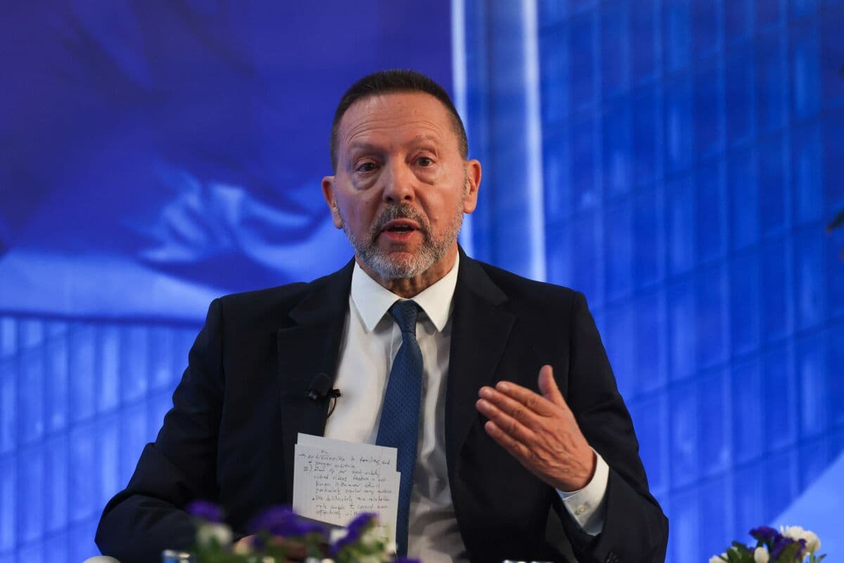 ECB Officials Say April Is Too Early to Decide on Rate Hikes