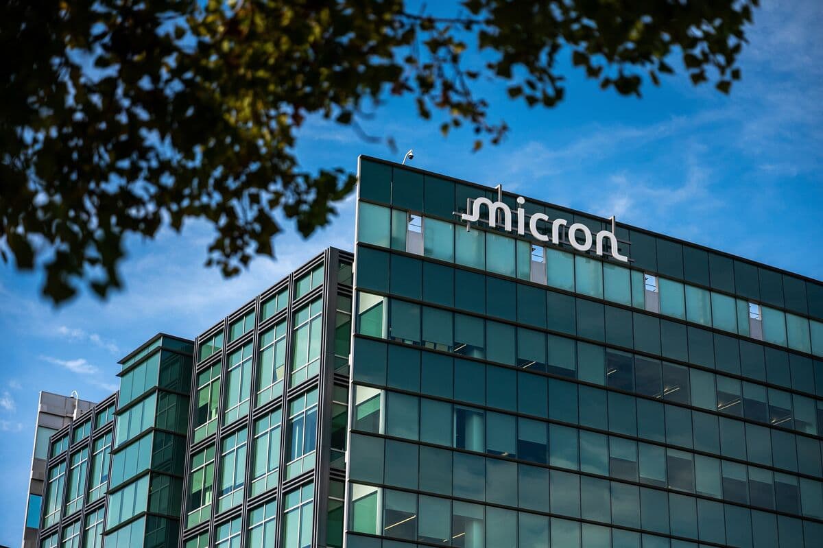 Micron Is Slumping and Rival’s $10 Billion US Listing Won’t Help