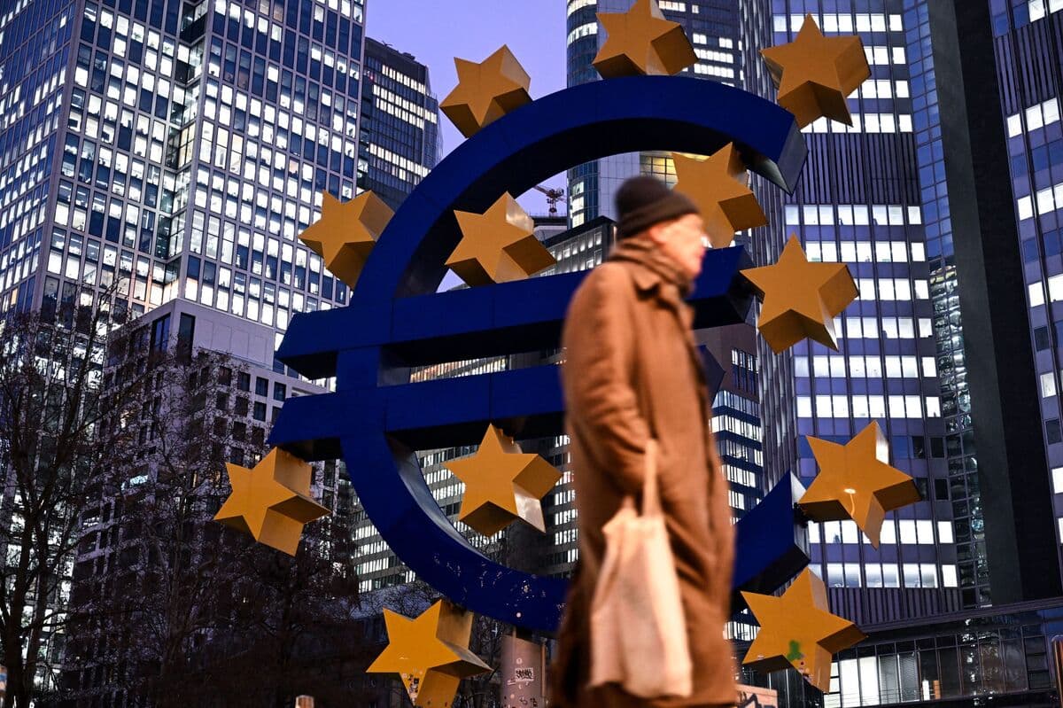 ECB Hike May Be Inevitable to Keep Credibility, Stournaras Says