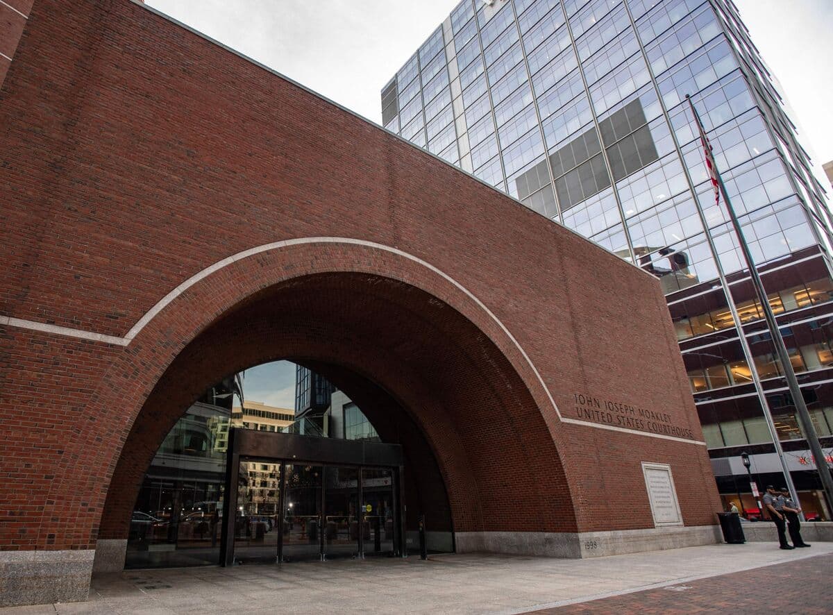 Elite M&amp;A Lawyers Fed Massive Insider-Trading Ring, US Says