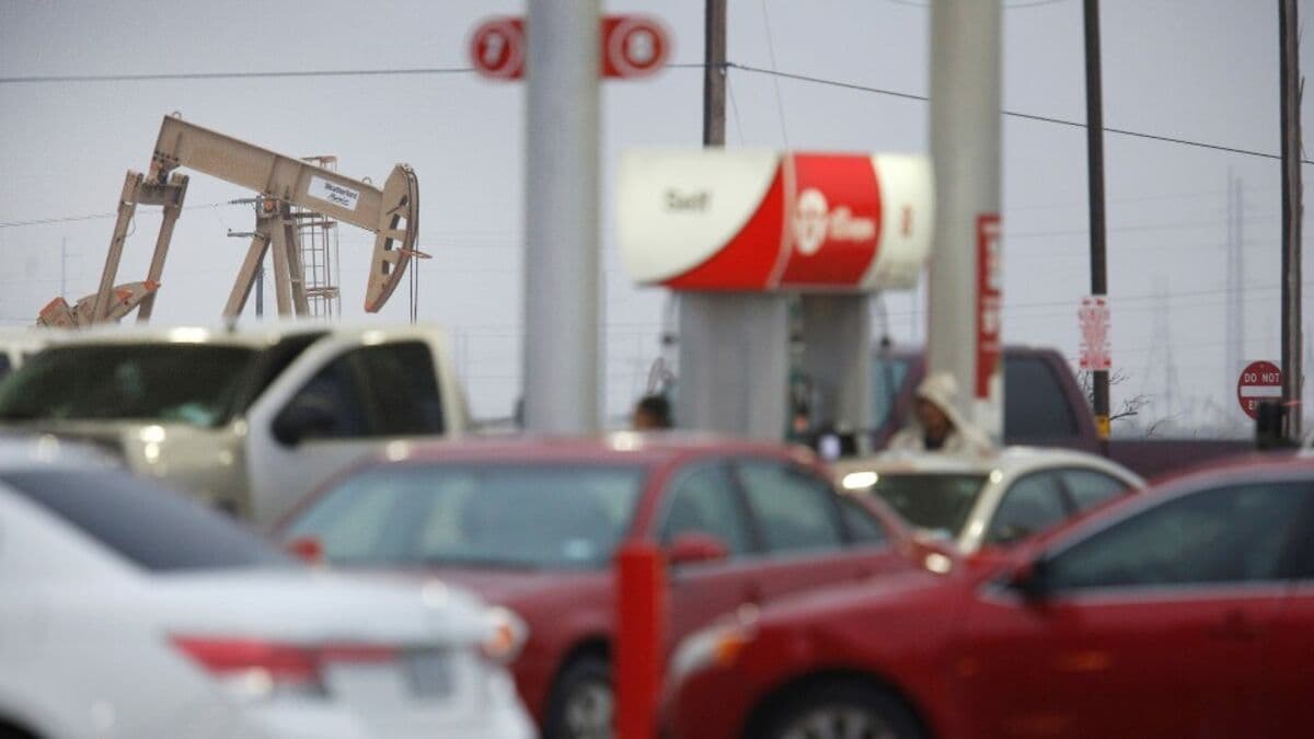 Oil Futures Expecting Iran War Resolution, Hormuz Reopening