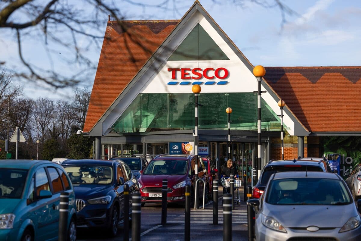 Tesco Says Iran War Is Clouding Outlook for UK Shoppers