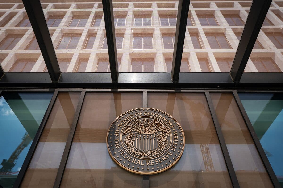 Fed Minutes Show More Officials Warned of Rate-Hike Scenario