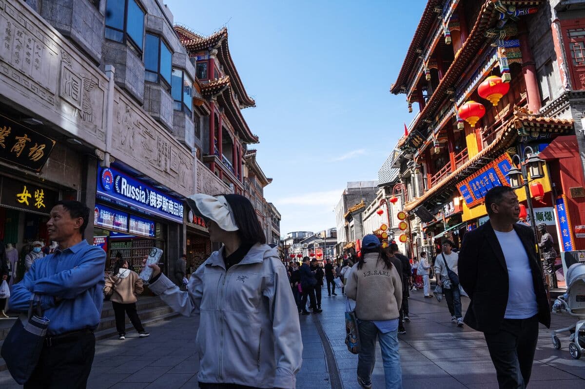 Russia Starts Offering Yuan Bonds After Putin’s Visit to Beijing