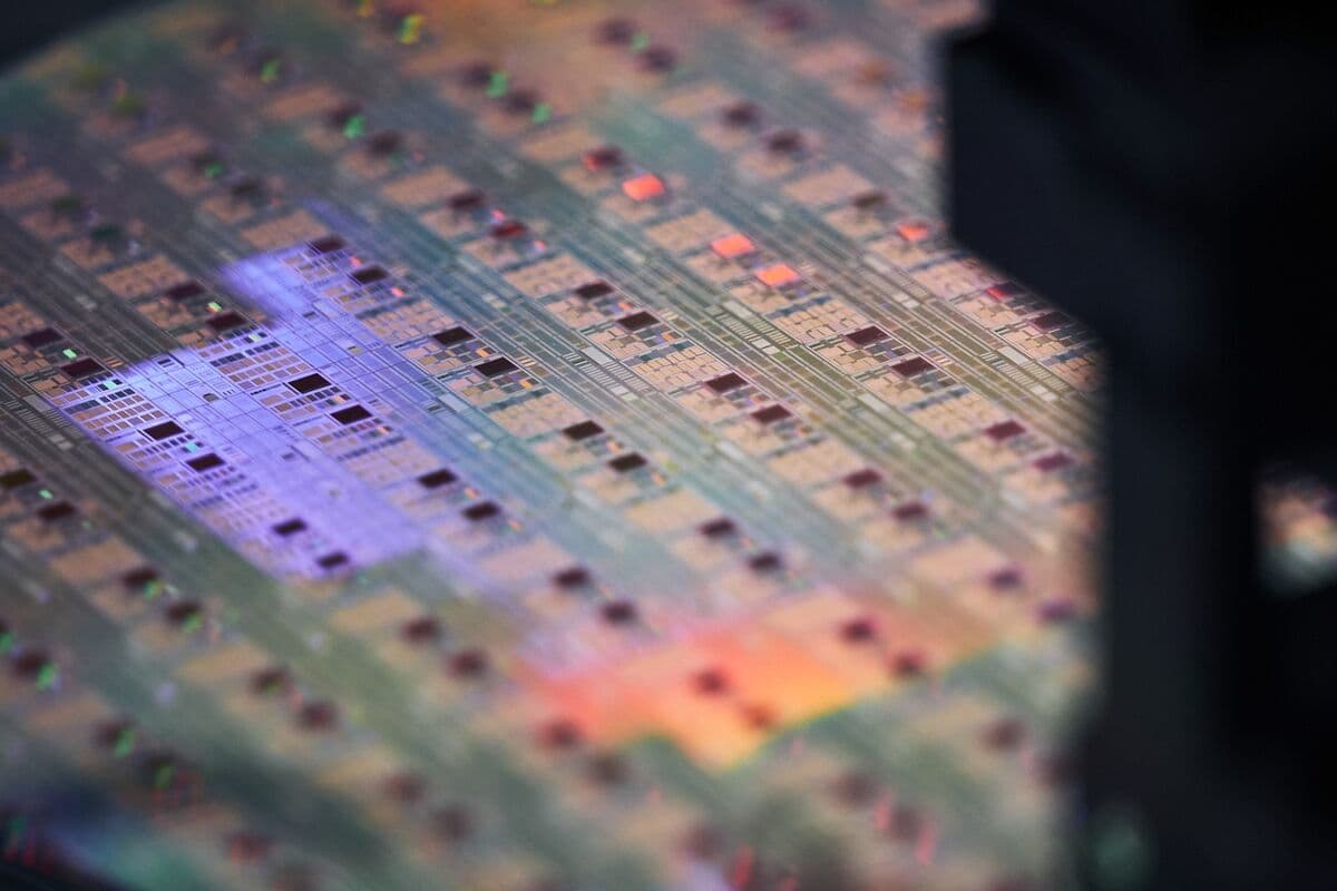 Taiwan Exports Surge to Record as AI Demand Outweighs Iran Woes