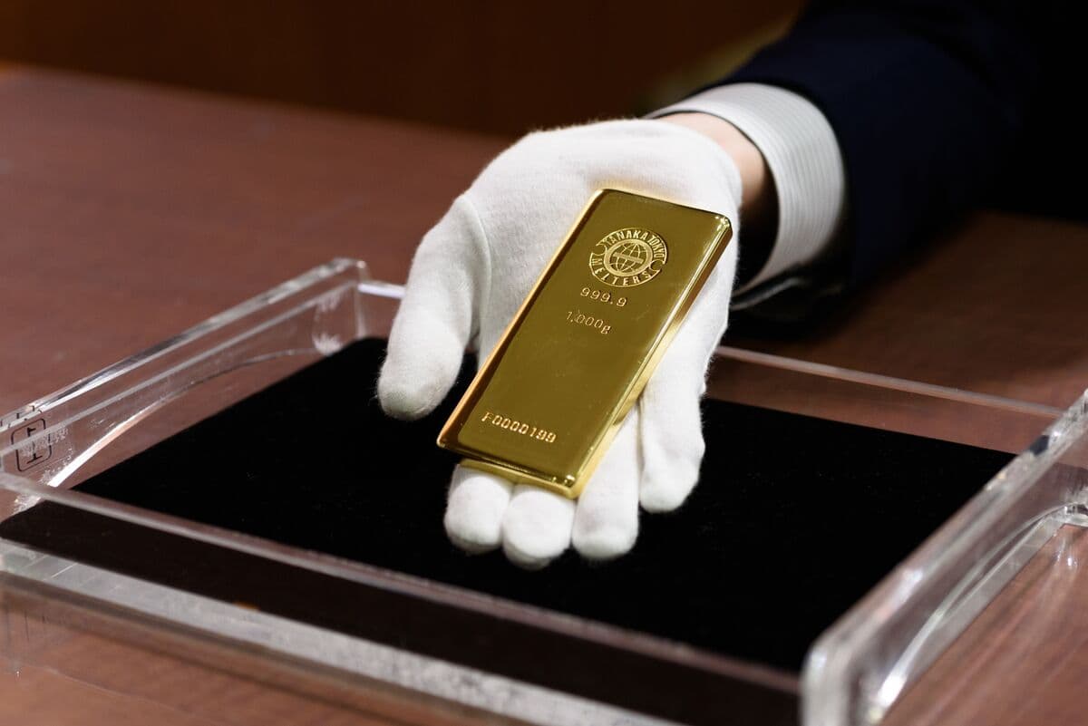 Gold Steadies as Hopes of US-Iran Truce Lower Odds of Rate Hikes