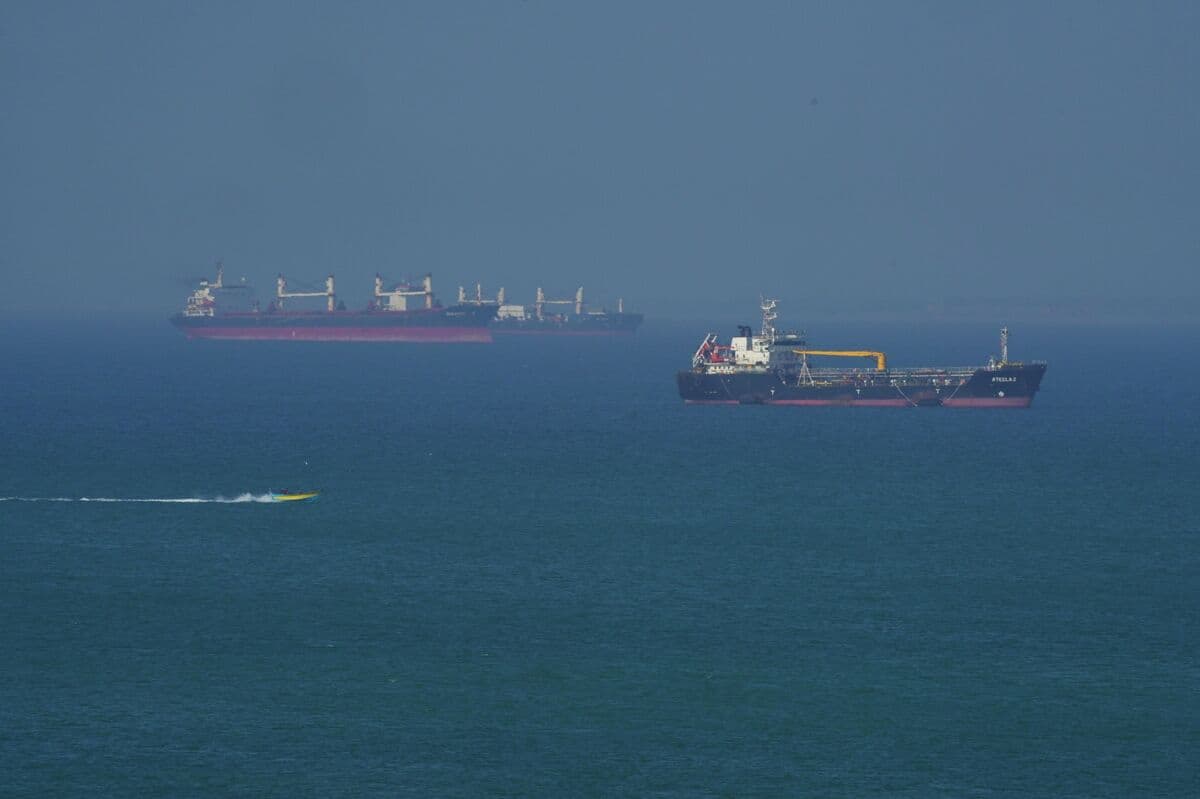 Iran Says It’s Deployed Mini Subs in Contest to Control Hormuz