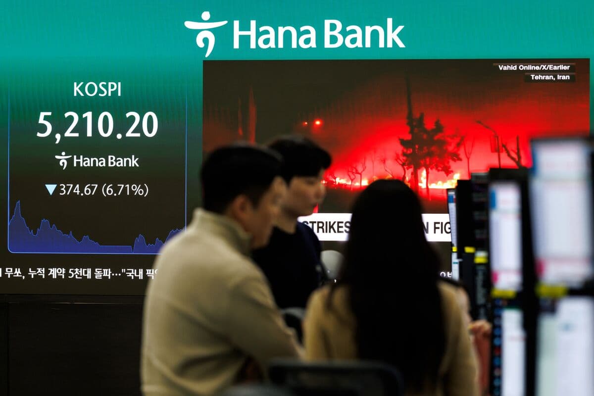 Emerging-Market Currencies, Stocks Fall as Iran Truce Hopes Dim