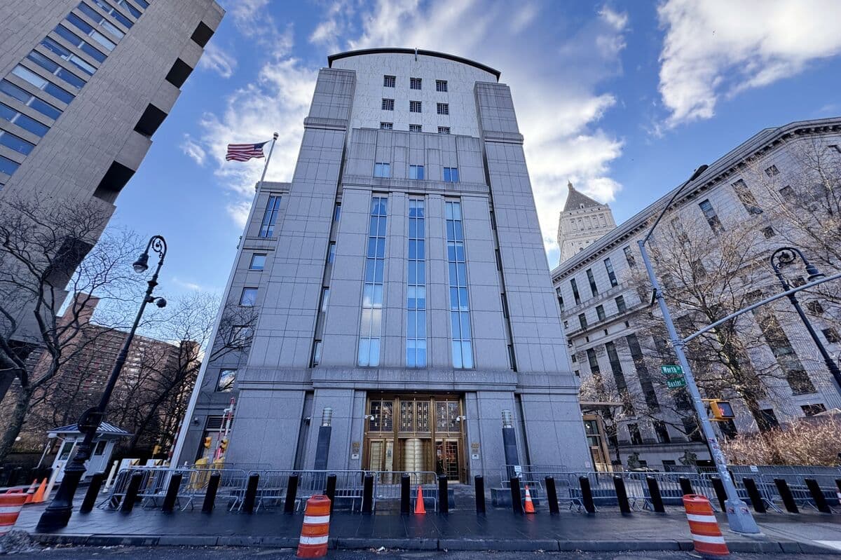 Insider-Trading Scheme Born of Romance Snags Another Broker