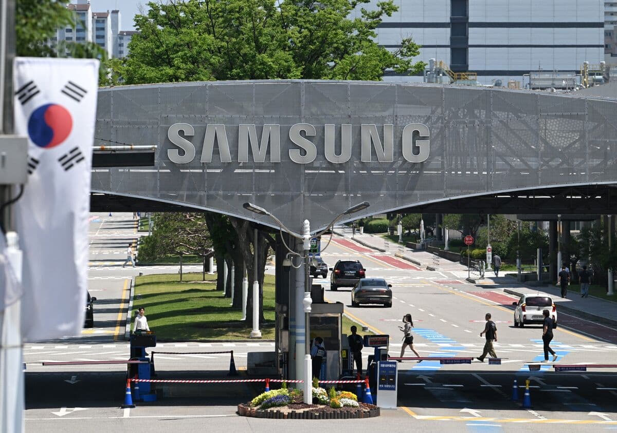 Samsung Chip Workers Accept Wage Deal That Staves Off Strike