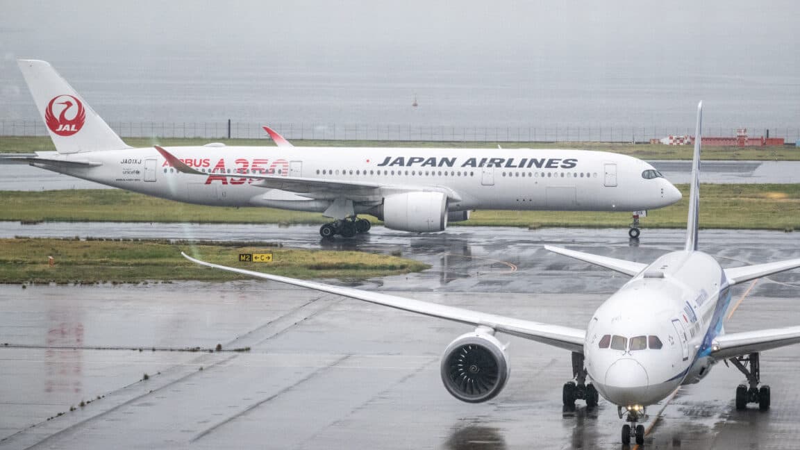 Humanoid robots start sorting luggage in Tokyo airport test amid labor shortage