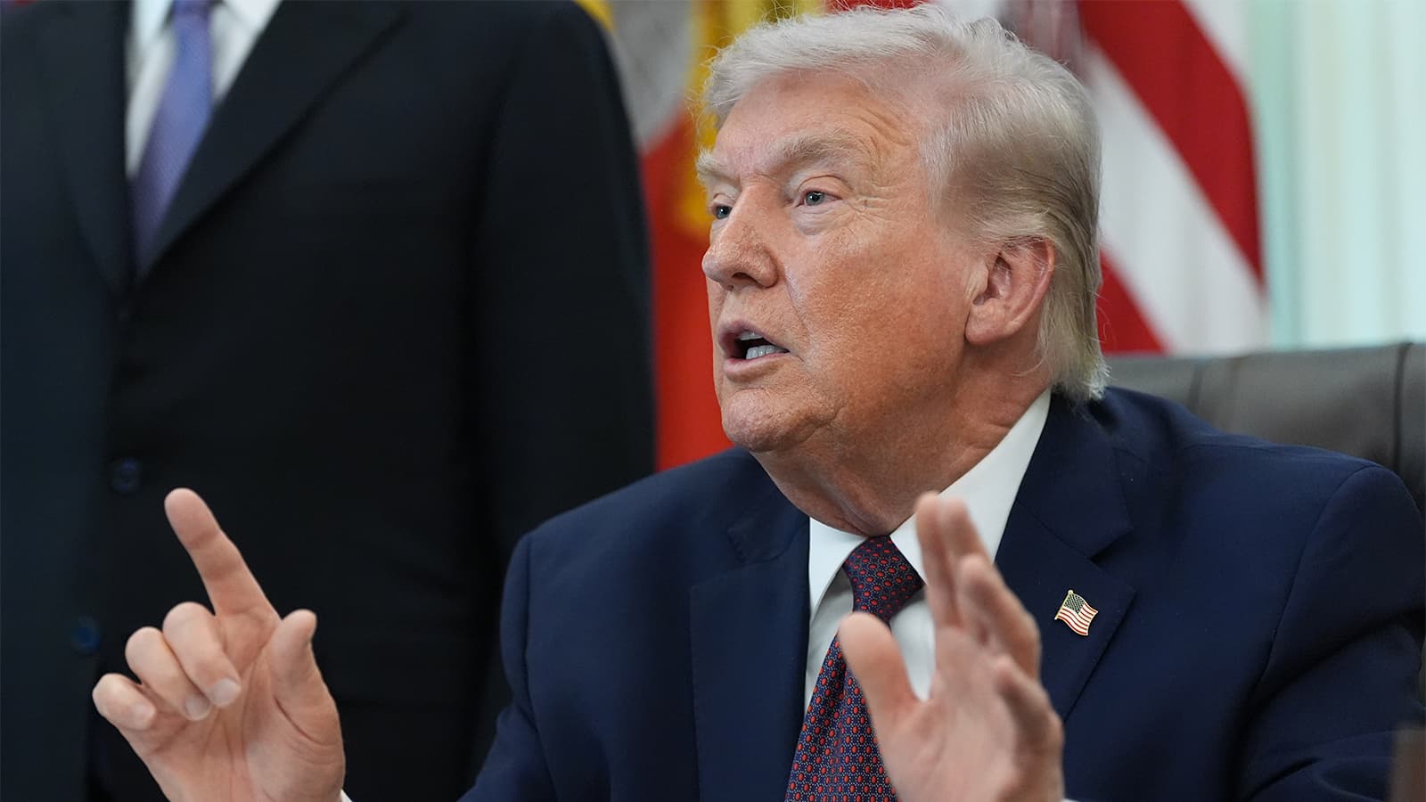 Trump Unveils 100% Tariff on Some Patented Drugs