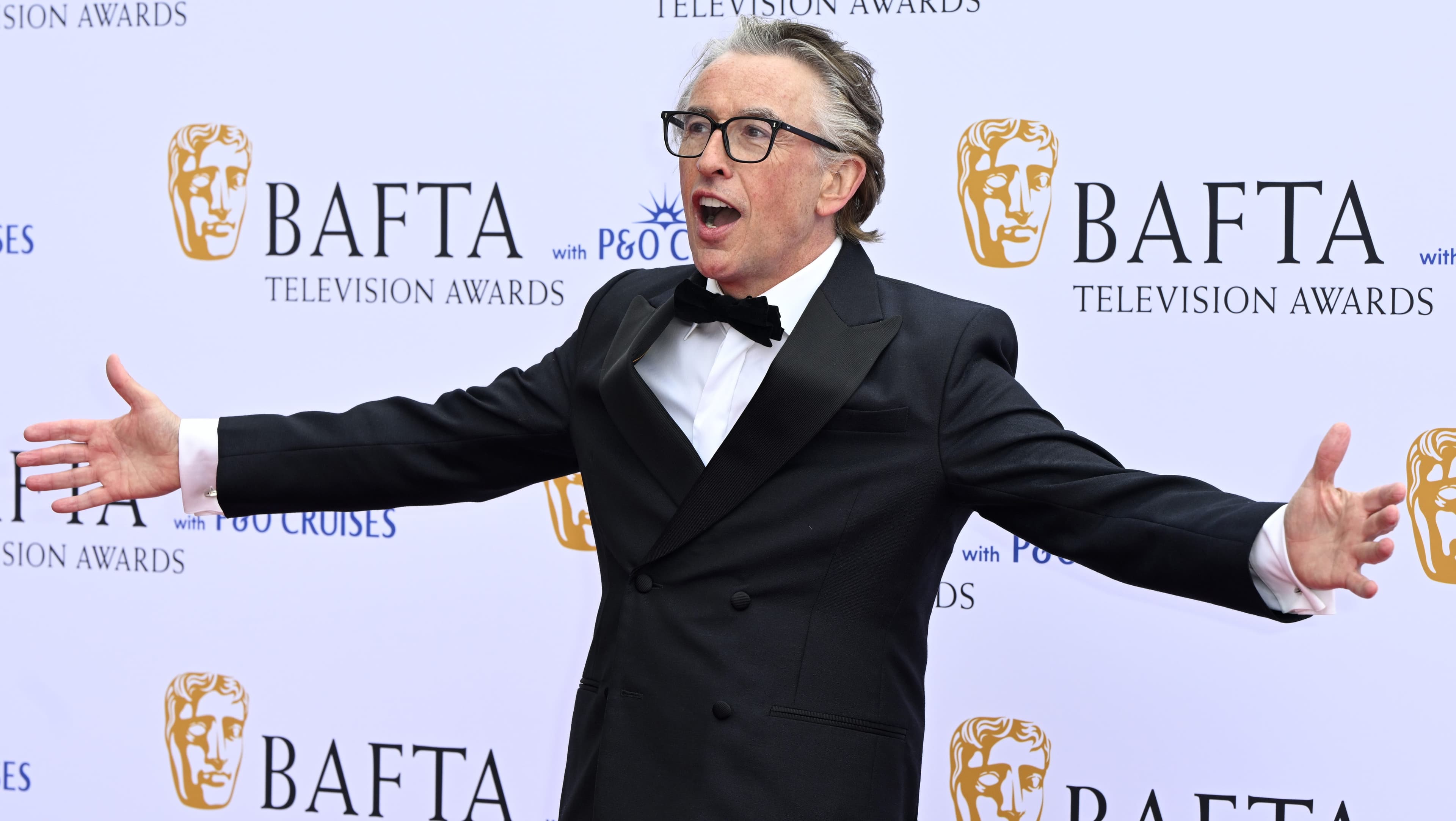 Steve Coogan On Why Mike White Cast Him In ‘The White Lotus’ & Helena Bonham Carter’s Exit: “The Whole Part Was Rewritten From Scratch”
