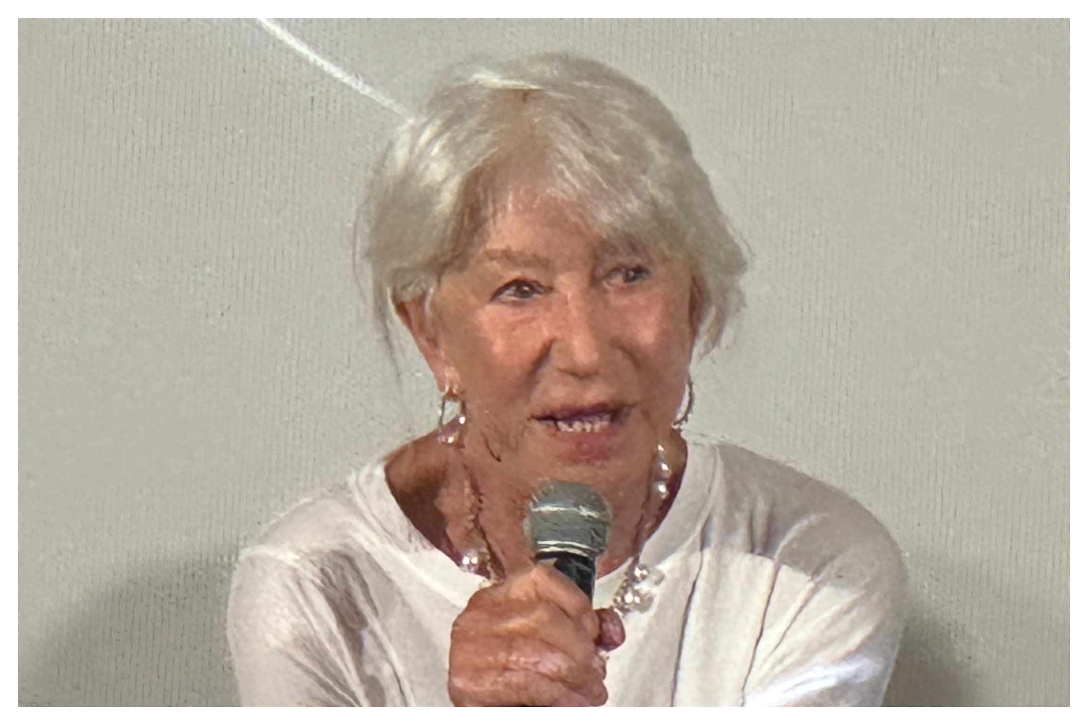 Helen Mirren Says Artists Are Not Political Animals: “We’re Not politicians, Politicians Are Politicians” – Taormina