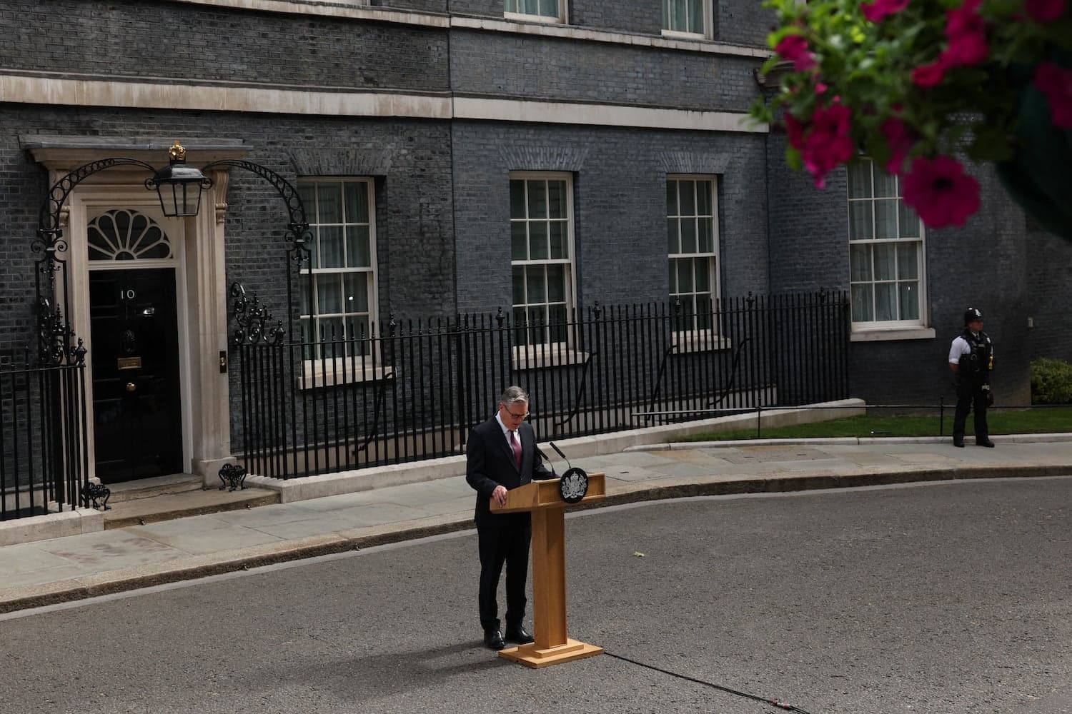 Starmer Resigns as Burnham Eyes Top Job