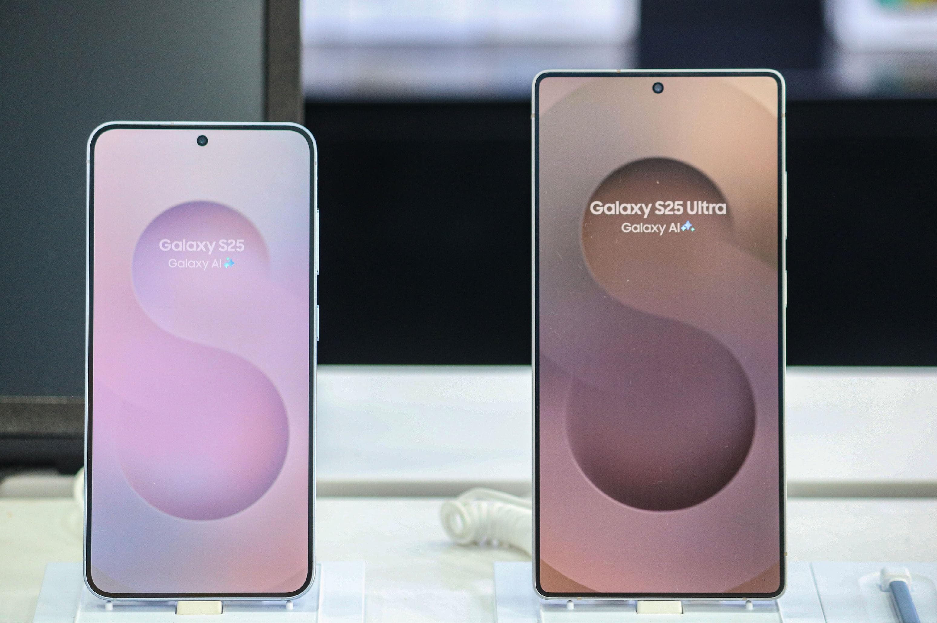 Samsung Leak Reveals Major Update Almost Here, Bringing AirDrop To Millions Of Phones