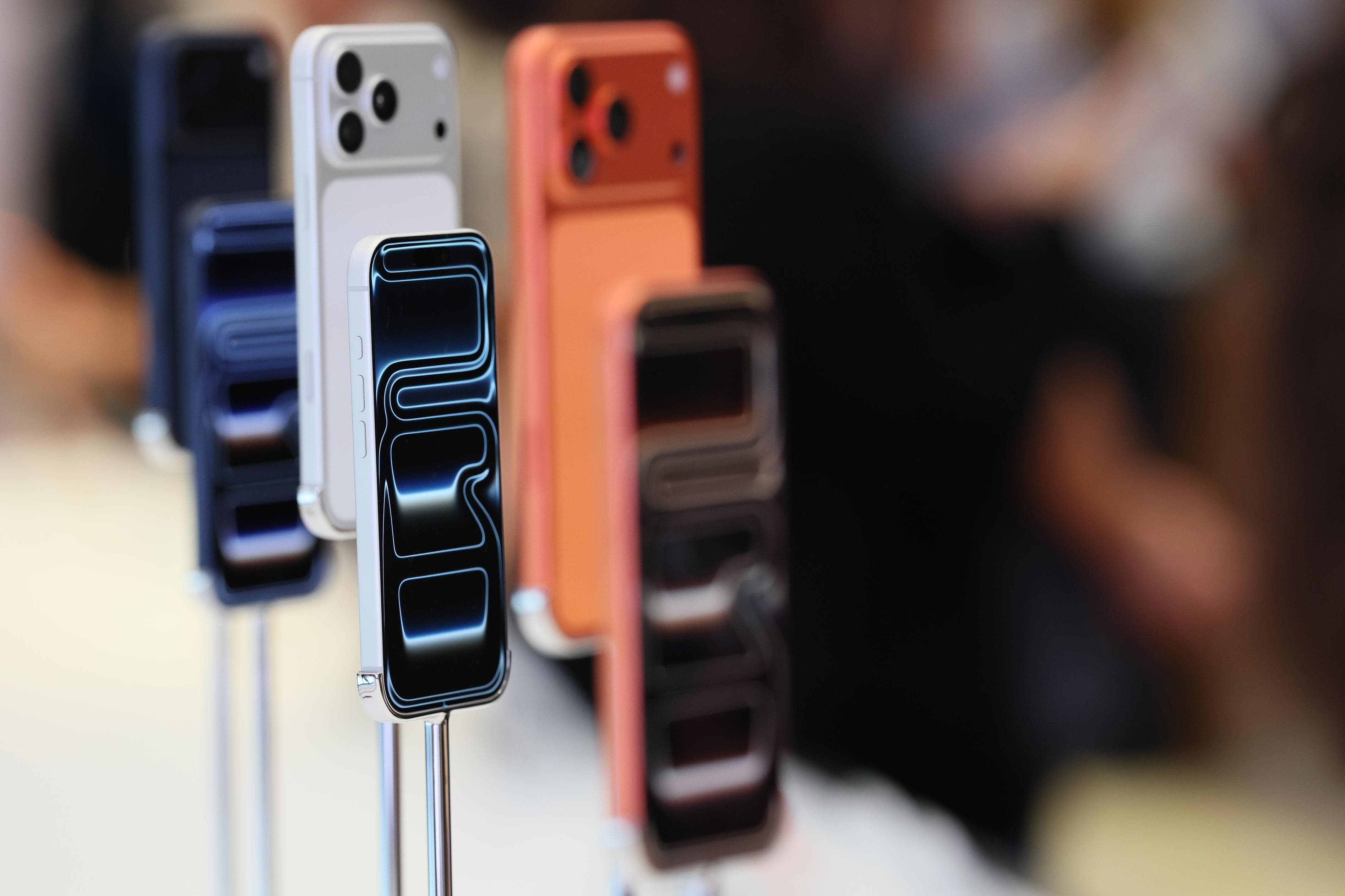 Apple Could Ditch MagSafe From Future iPhones, New Report Claims