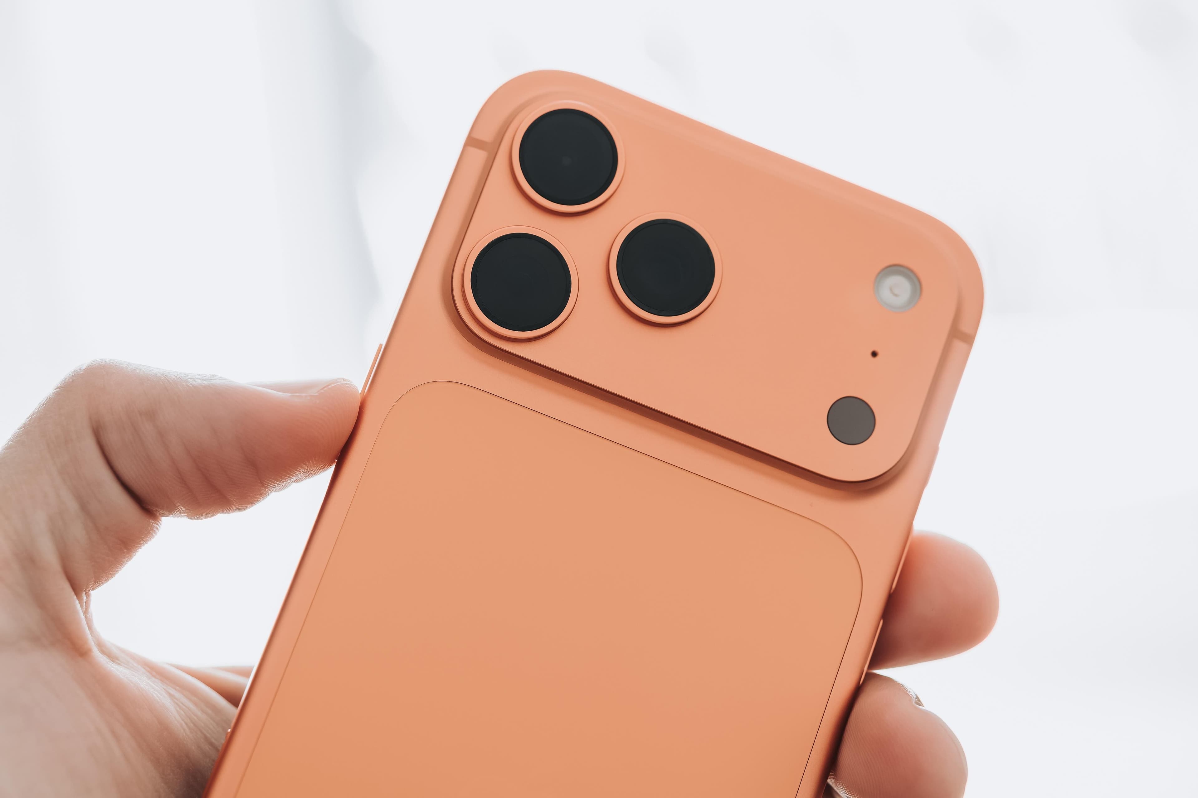 iOS 26.4.2: Apple Issues Unexpected iPhone Update To Block FBI Data Extraction Method