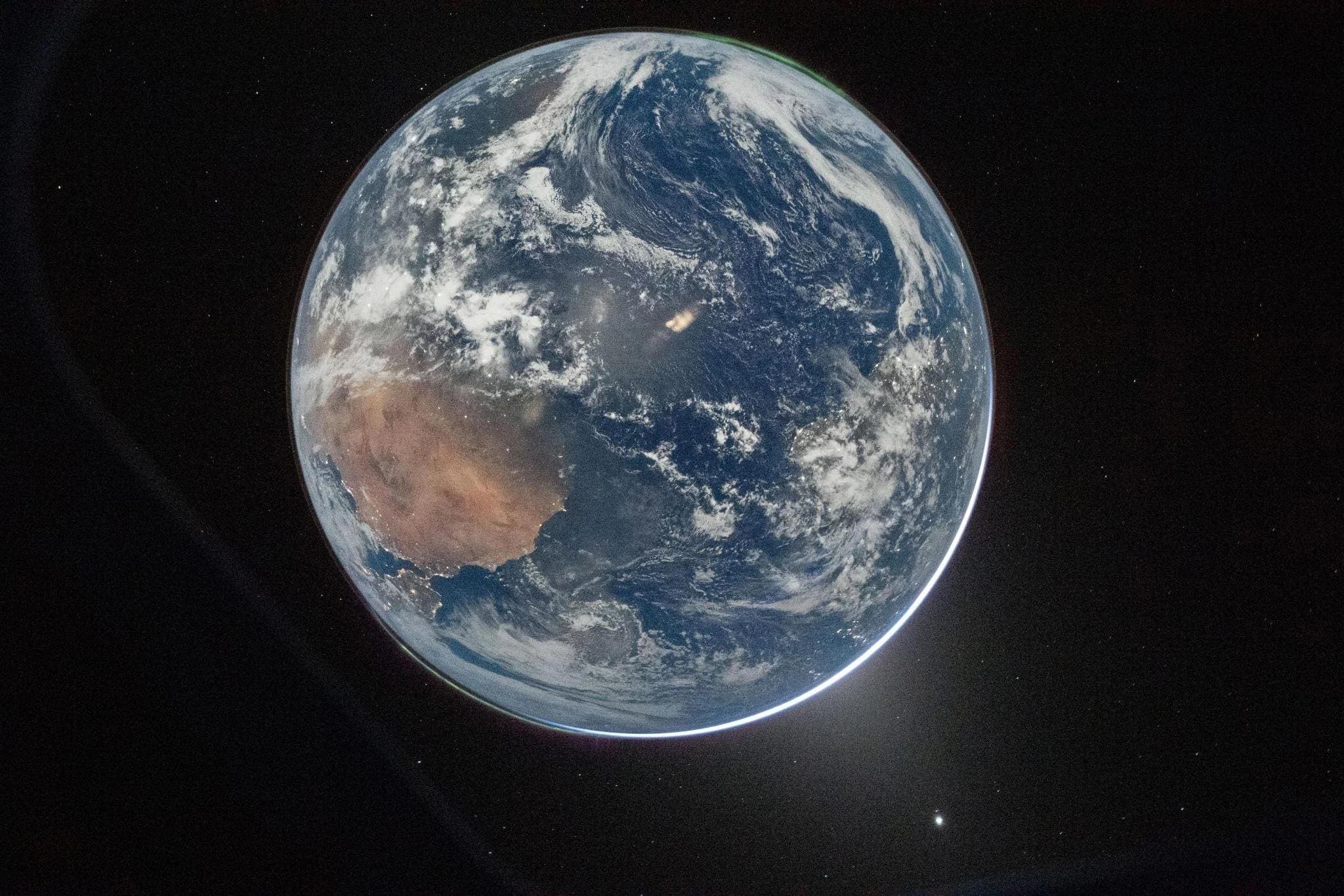 7 Science Lessons In The Stunning Astronaut Earth Photo