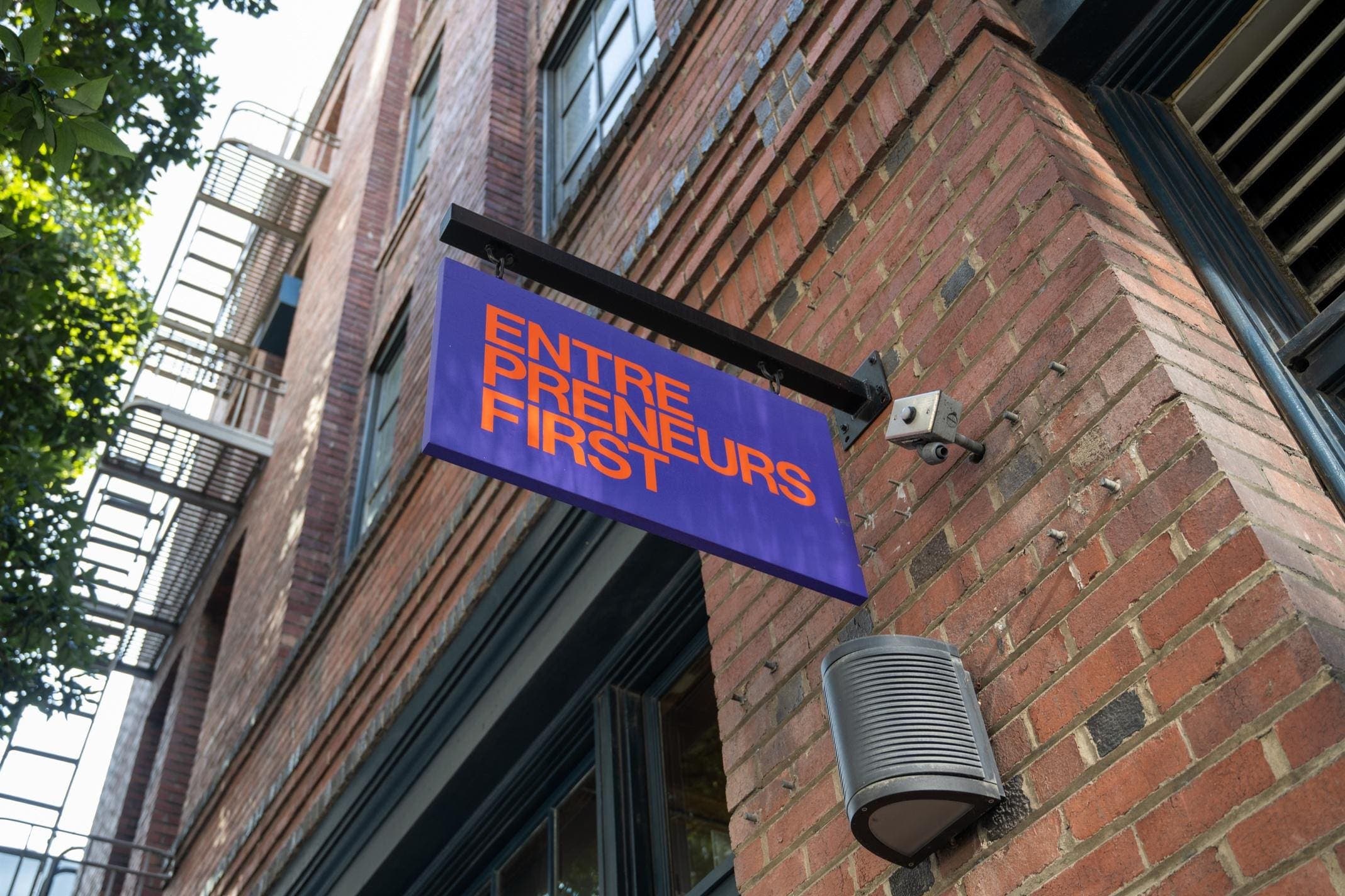 Venture Capital Funds That Market Like Startups Win More Deals