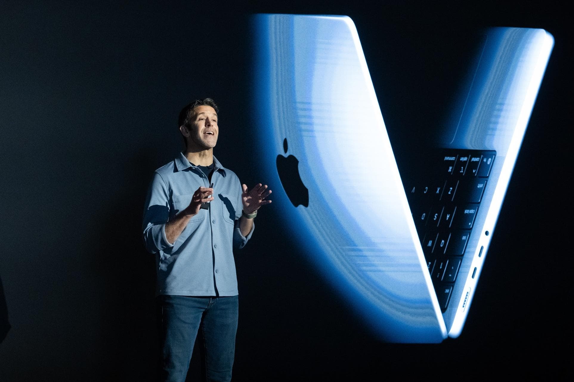 Apple Loop: iPhone 18 Pro Cherry, Filming The Neo, Critical iOS Update