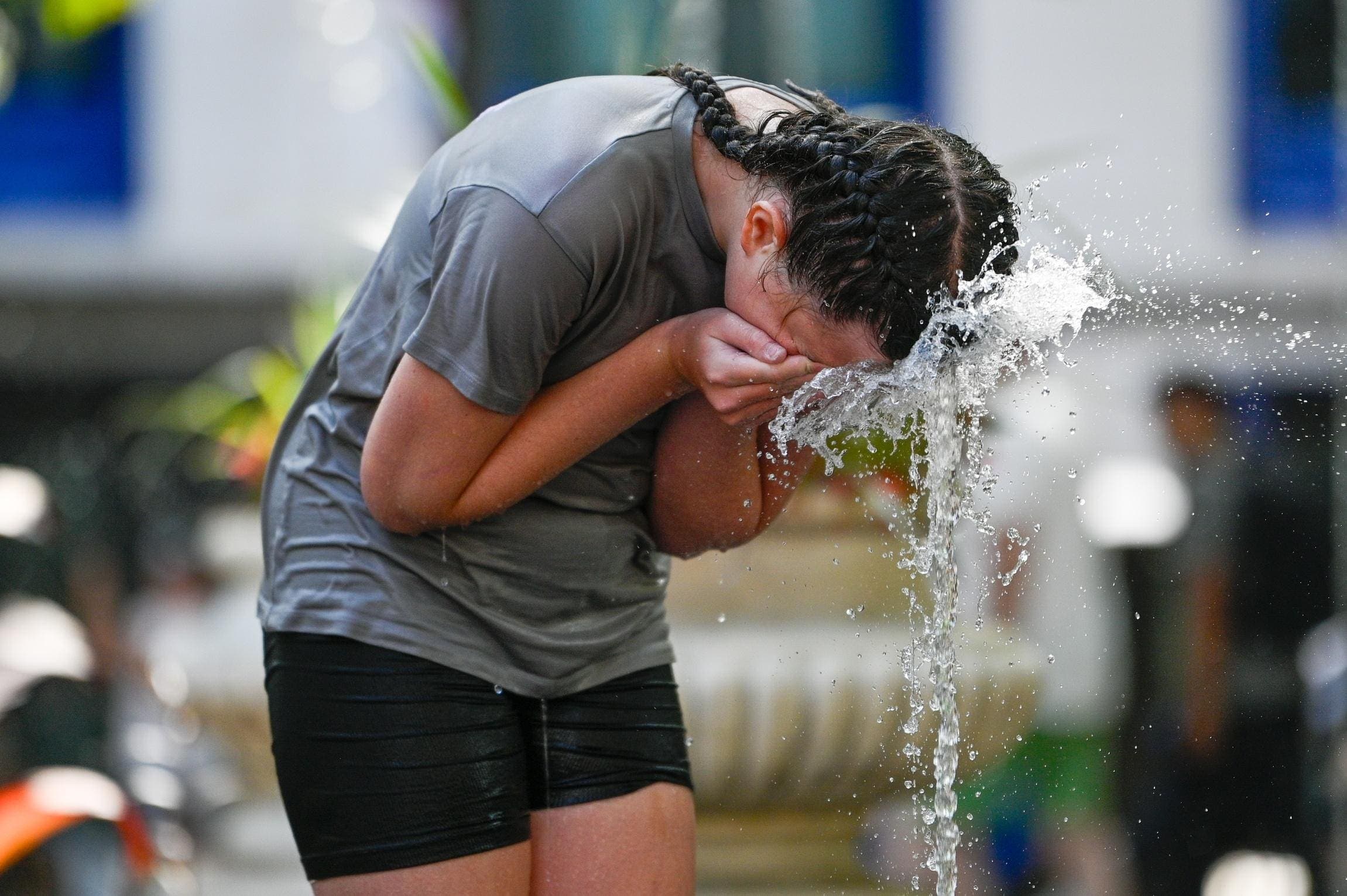Climate Advisers Call For Maximum Workplace Temperature Rules In U.K.