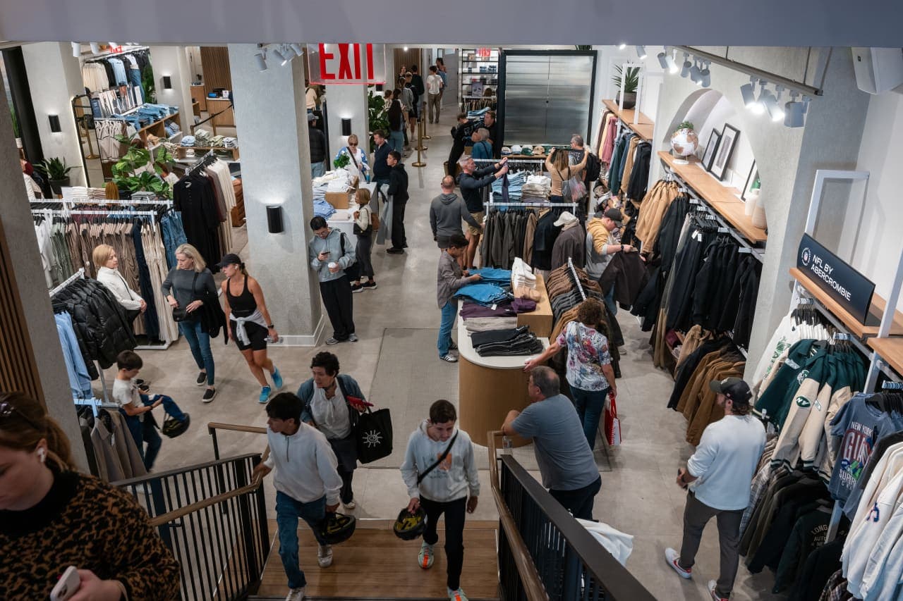 These three clothing retailers might be ahead of their rivals in the AI race