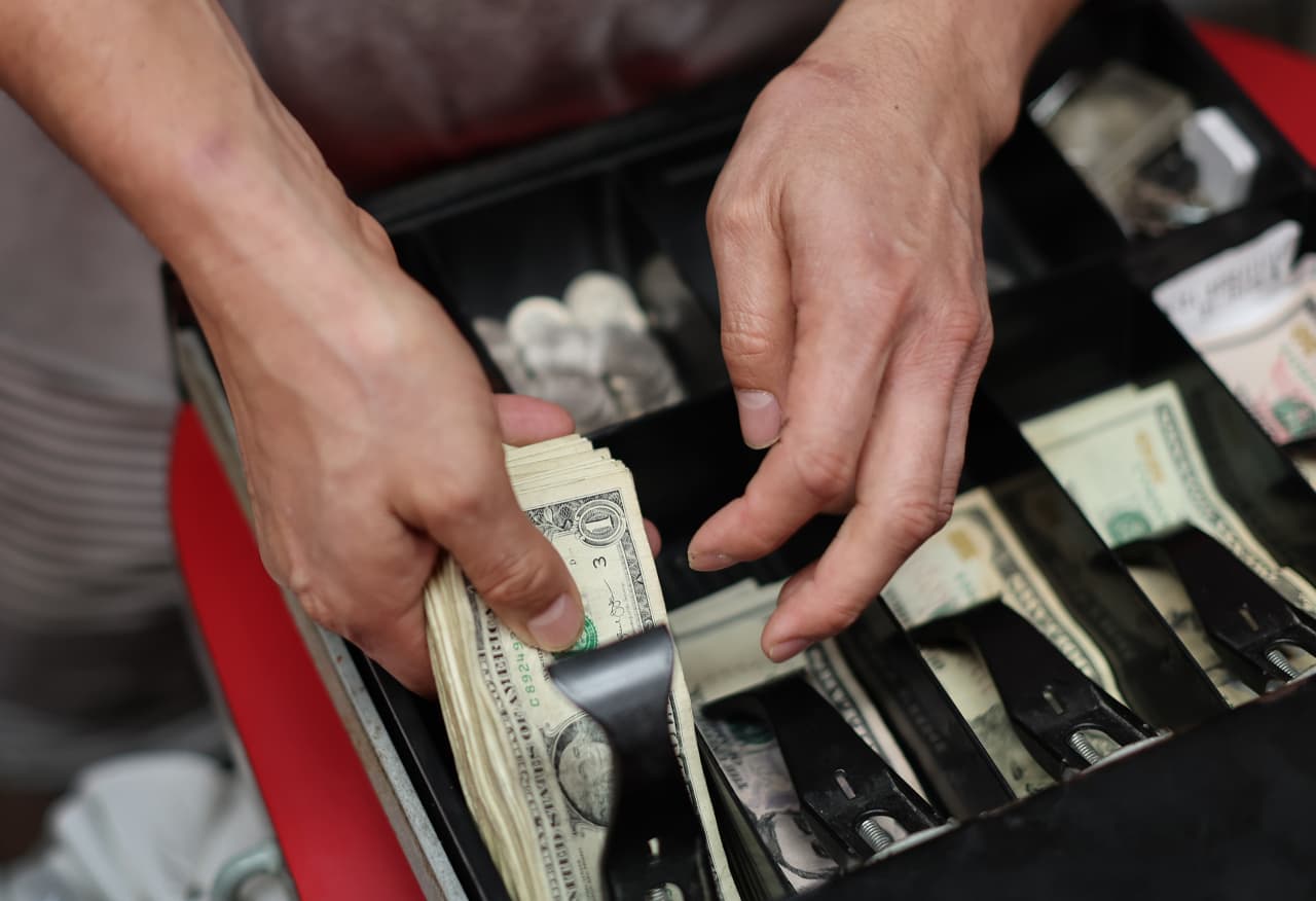 The Iran war hasn’t slowed the economy, but higher inflation leads companies to freeze hiring