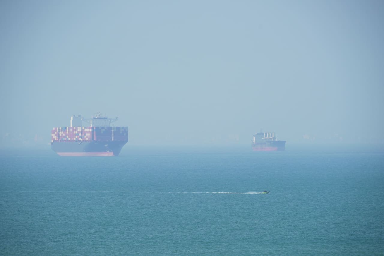 U.S. stock futures rise, oil falls as Trump touts new plan to partially reopen Strait of Hormuz