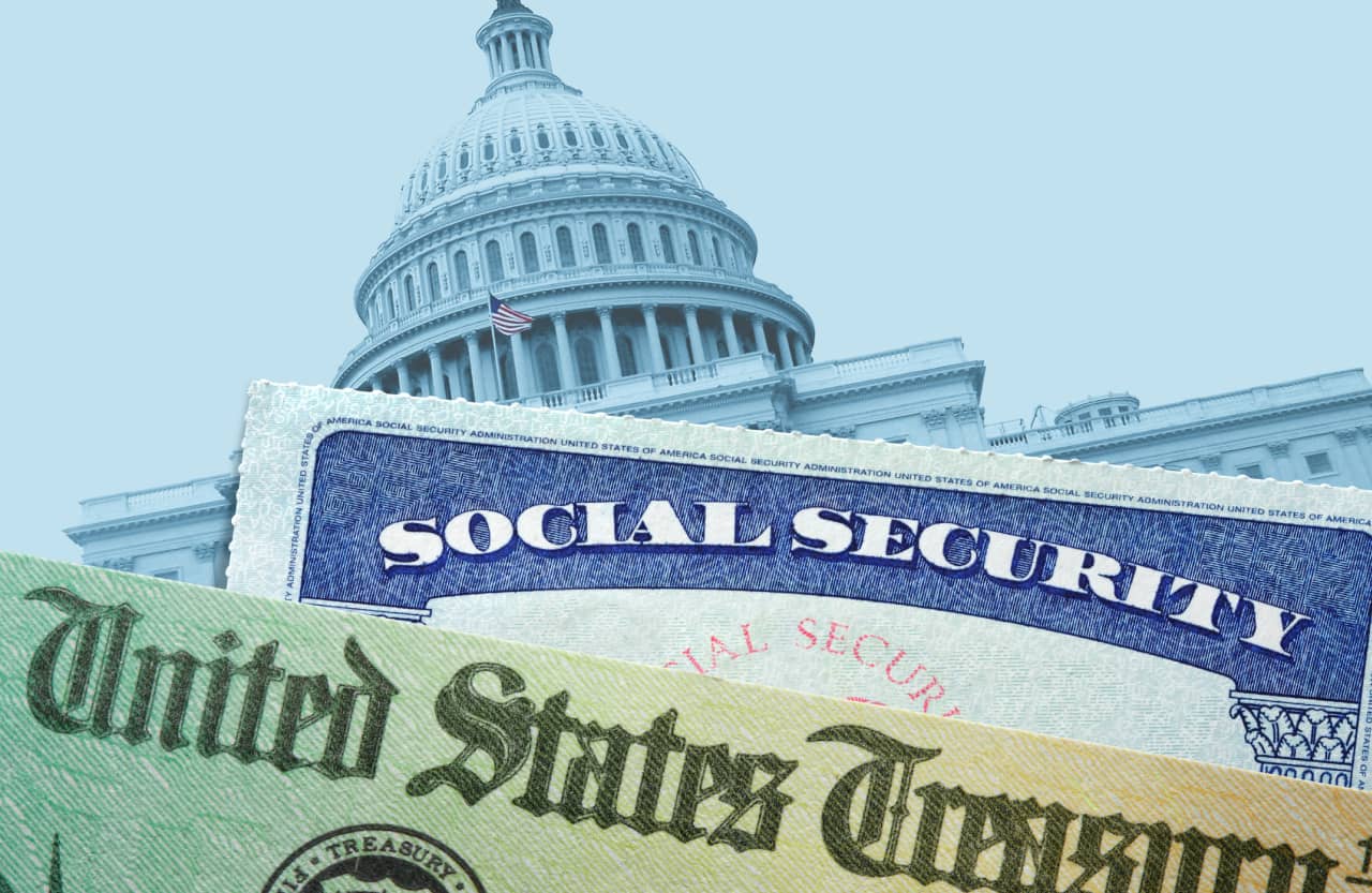 Social Security is looking at a $500-a-month cut. Could a new bipartisan commission make a difference?