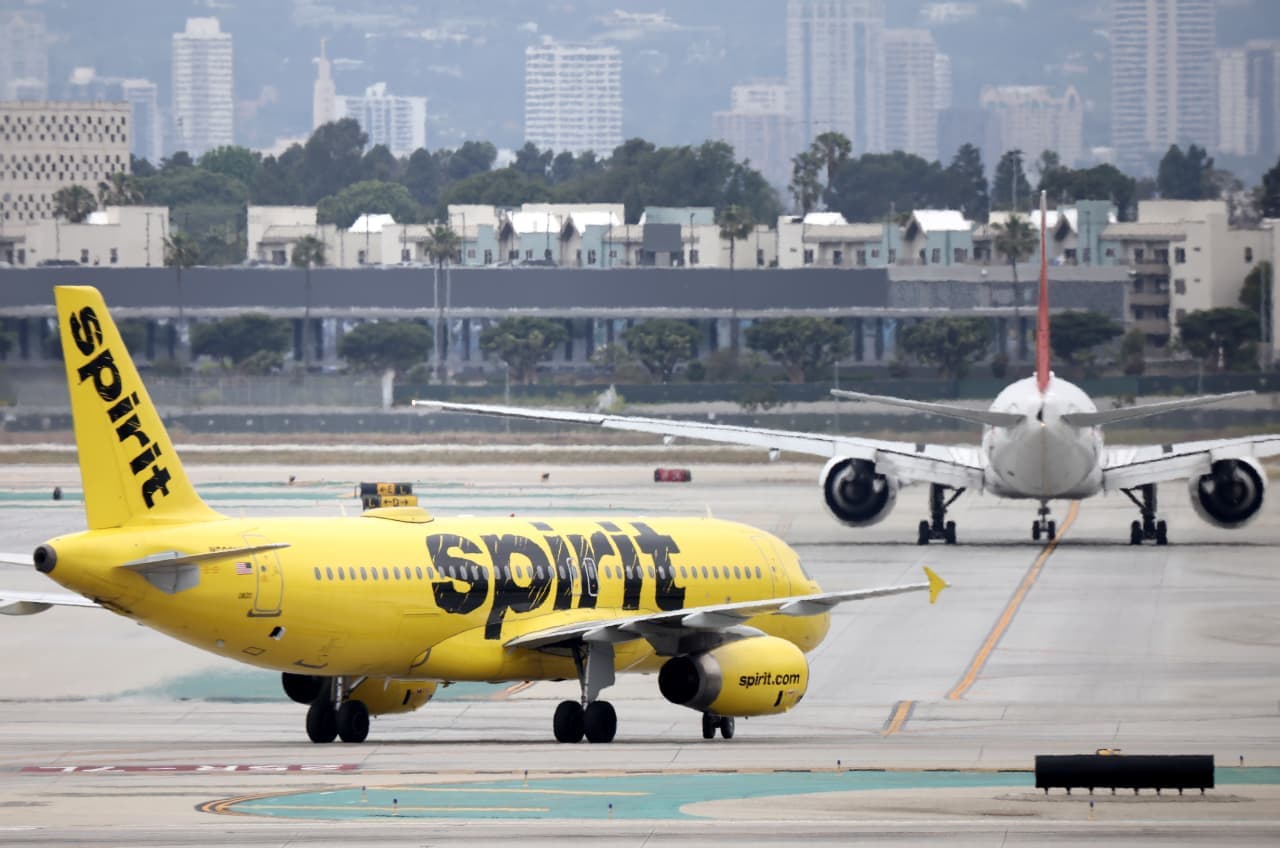 Spirit’s days of offering no-frills flights may be numbered as shutdown looms