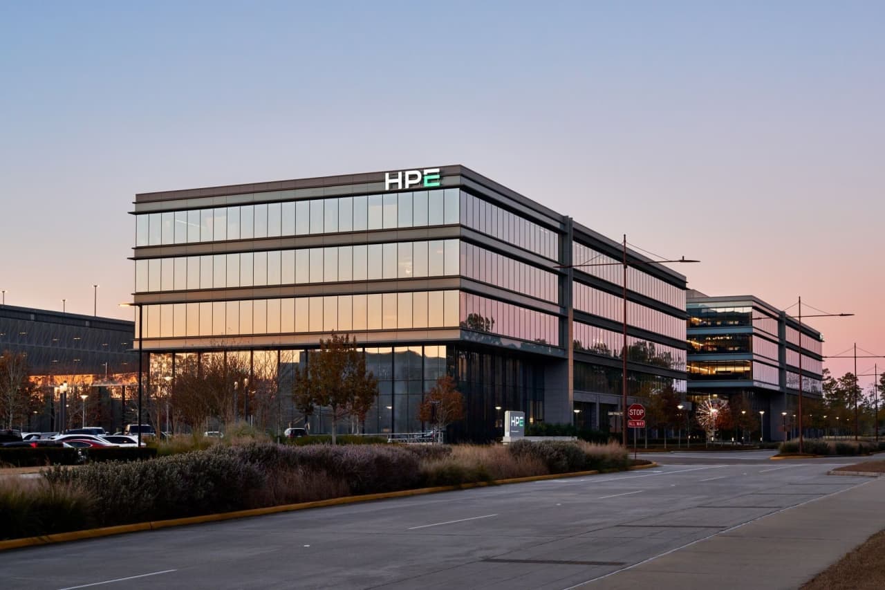 HPE’s stock soars toward record gain as earnings show a networking bonanza