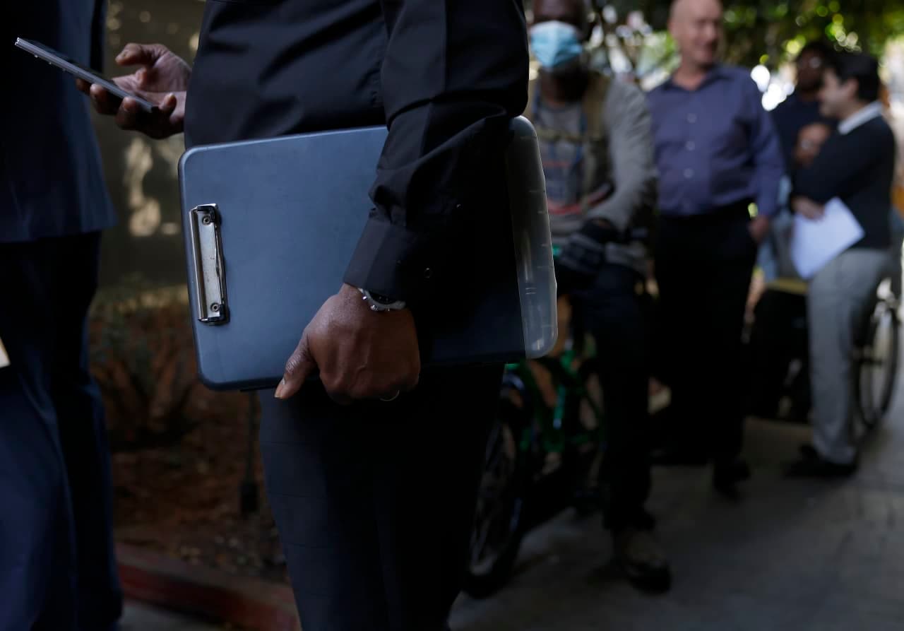 The number of people getting unemployment checks just fell to a 2½-year low. Here’s why.