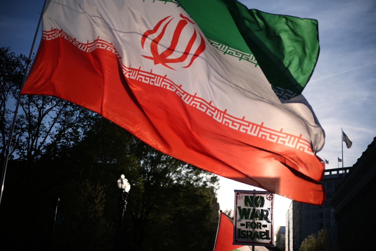 Oil prices struggle for gains ahead of talks between U.S. and Iran, with cease-fire on the line