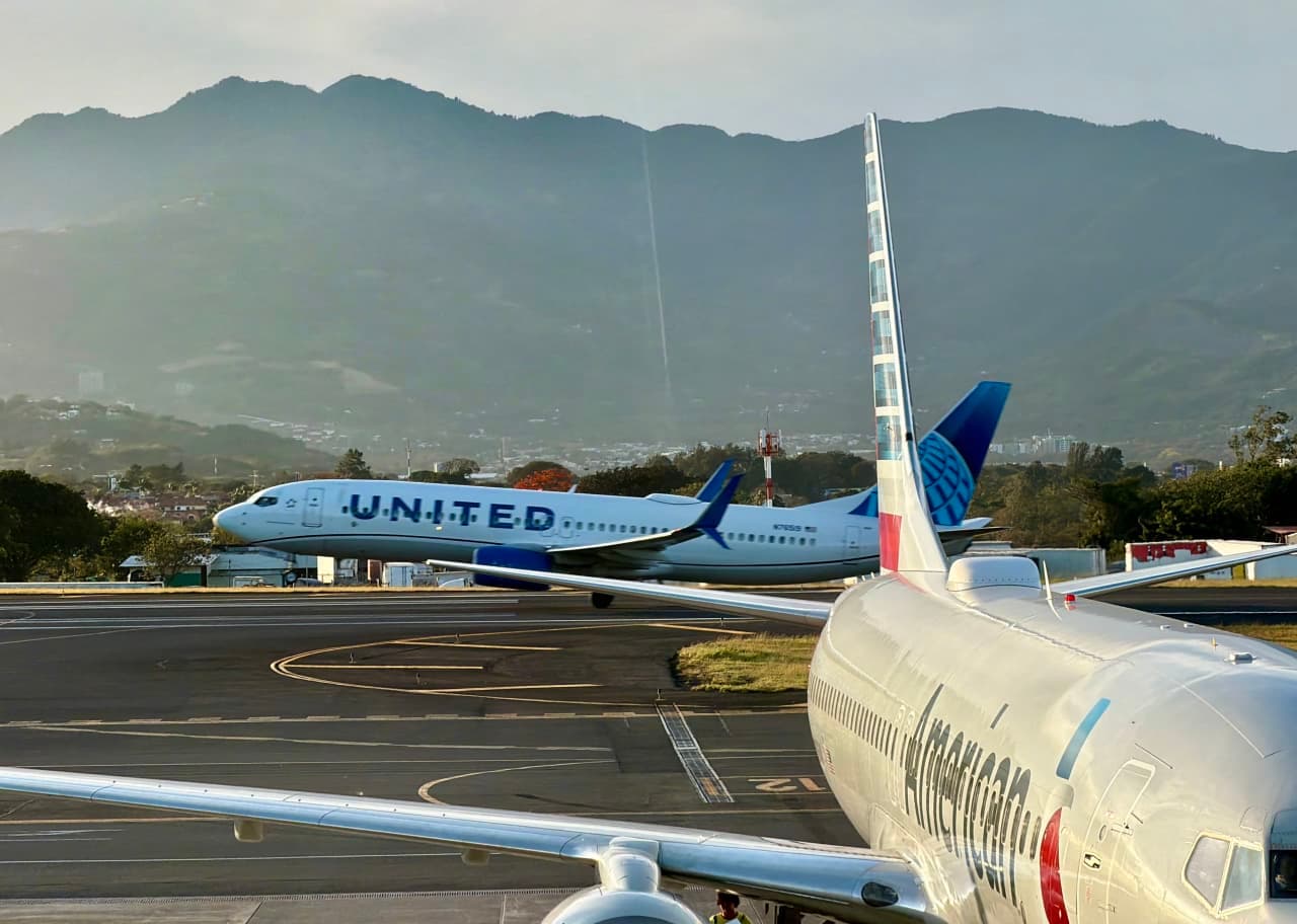 5 things to know about a potential merger of United and American airlines