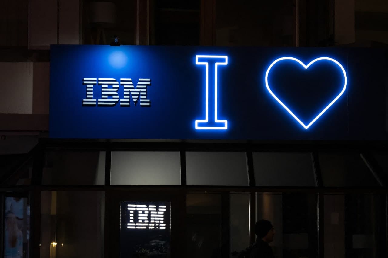 IBM’s stock falls as software revenue underwhelms