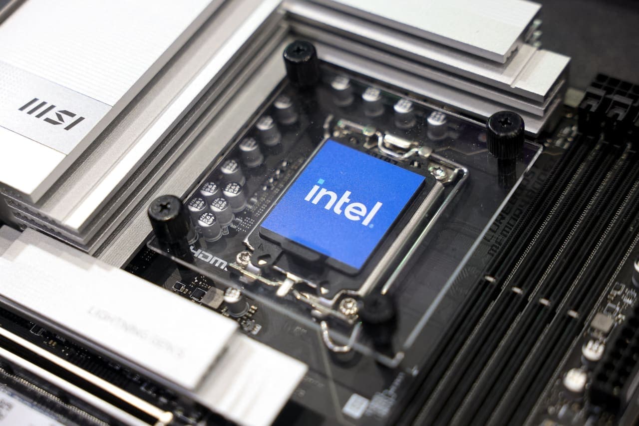 Intel’s stock achieves a never-before-seen feat as Apple enthusiasm builds