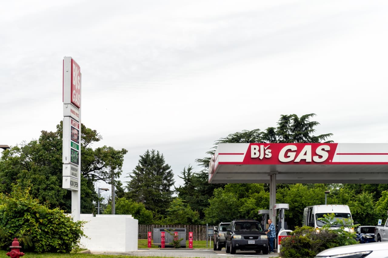 BJ’s Wholesale’s earnings show that cheap gas matters for people
