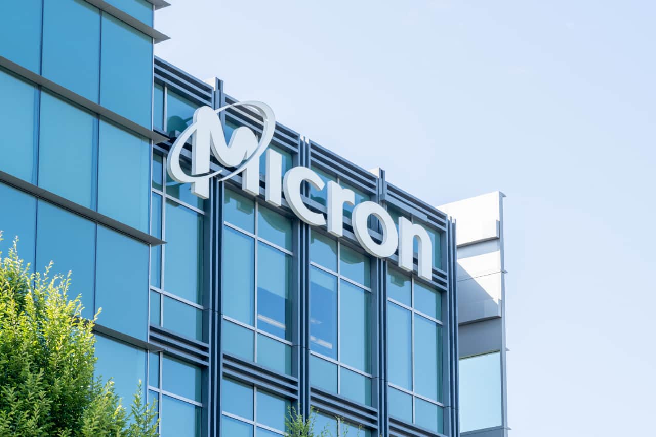 Micron’s stock bounces higher. Is the memory trade back on?