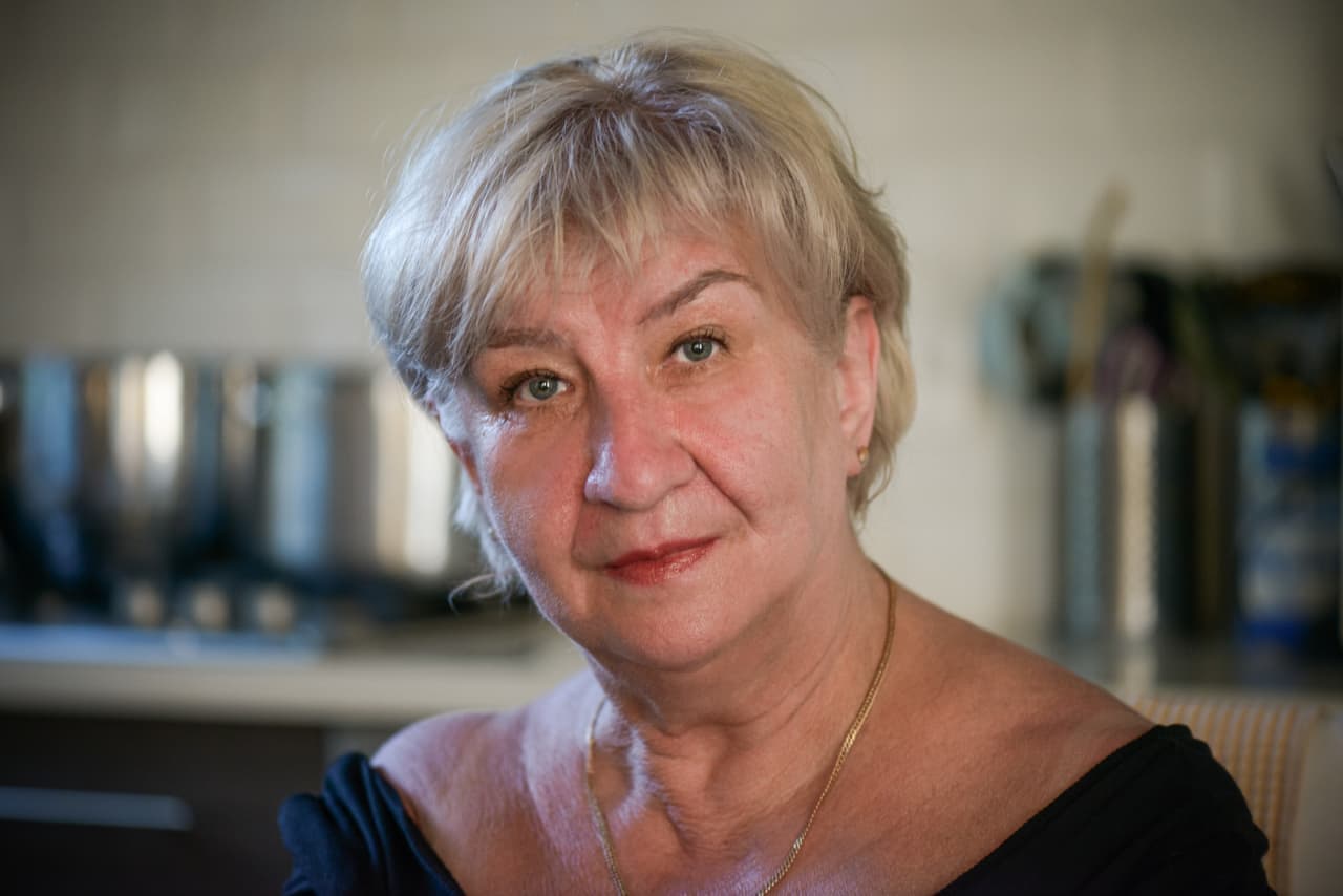 My friend, 62, earns $20,000 a year. Should she take Social Security now — and claim survivor’s benefit at 67?