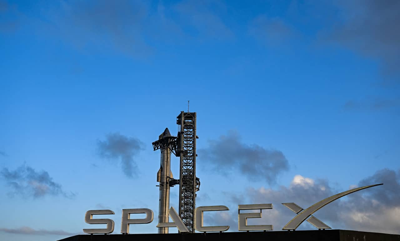 Elon Musk’s SpaceX could lead a wave of jumbo IPOs after reportedly making this key move