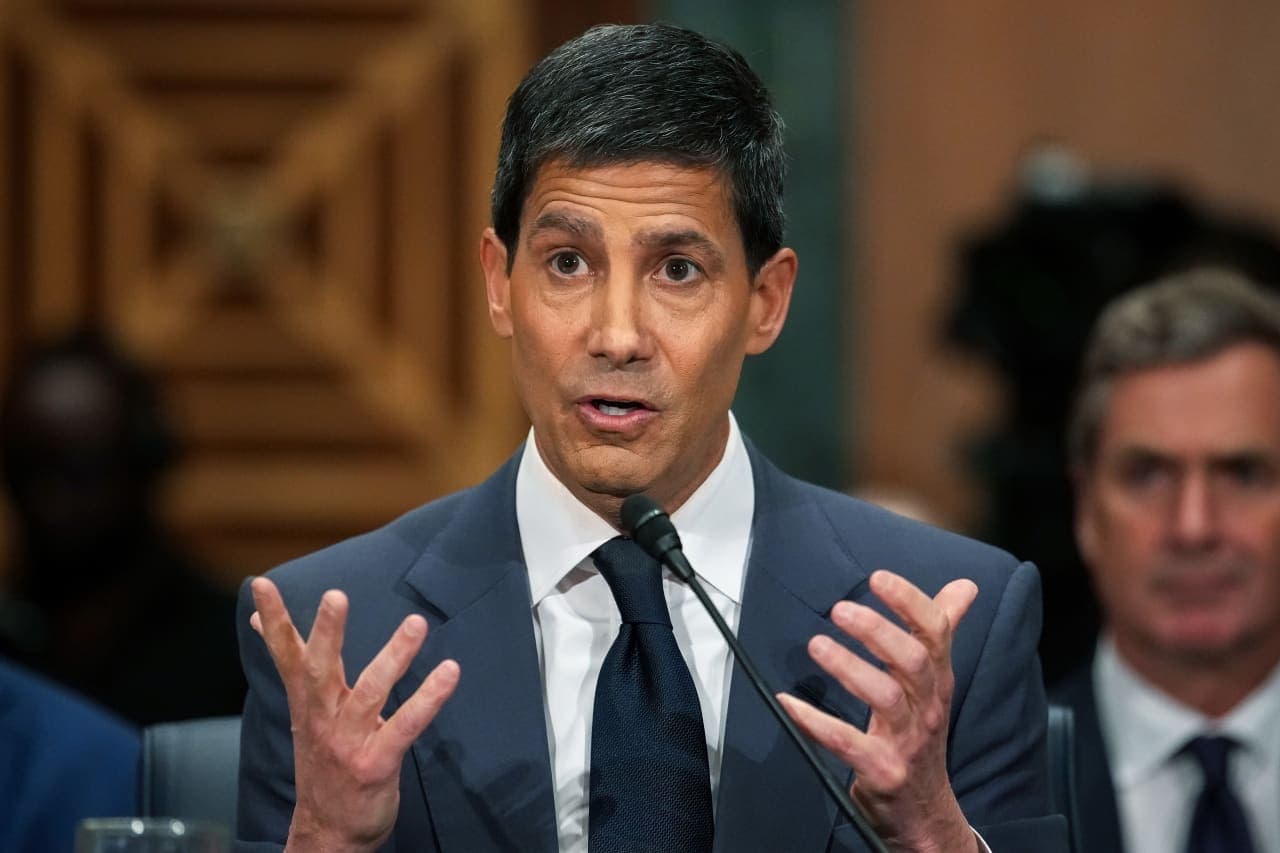Kevin Warsh takes over as Fed chair today — after first swearing-in at White House in 40 years