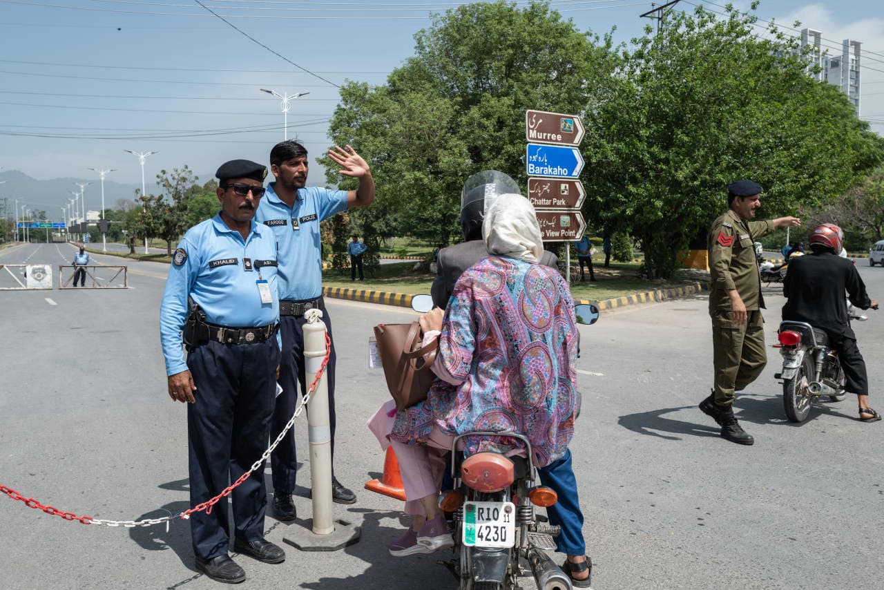 Oil futures climb after Strait of Hormuz closed again as peace talks thrown into uncertainty